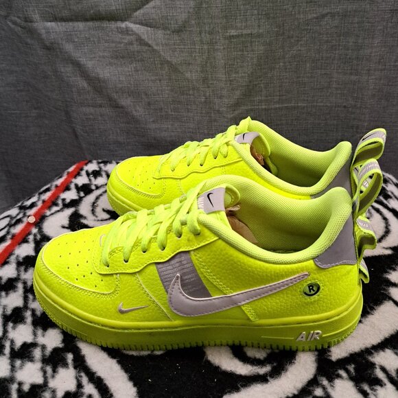 希少 AIR FORCE 1 07 LV8 UTILITY-VOLT AJ7747-700 27.5cm ナイキ エアフォース1 ユーティリティ ボルト 蛍光イエロー  Nike Air Force 1 Low Lv8 Utility ⁄\"Volt⁄\"